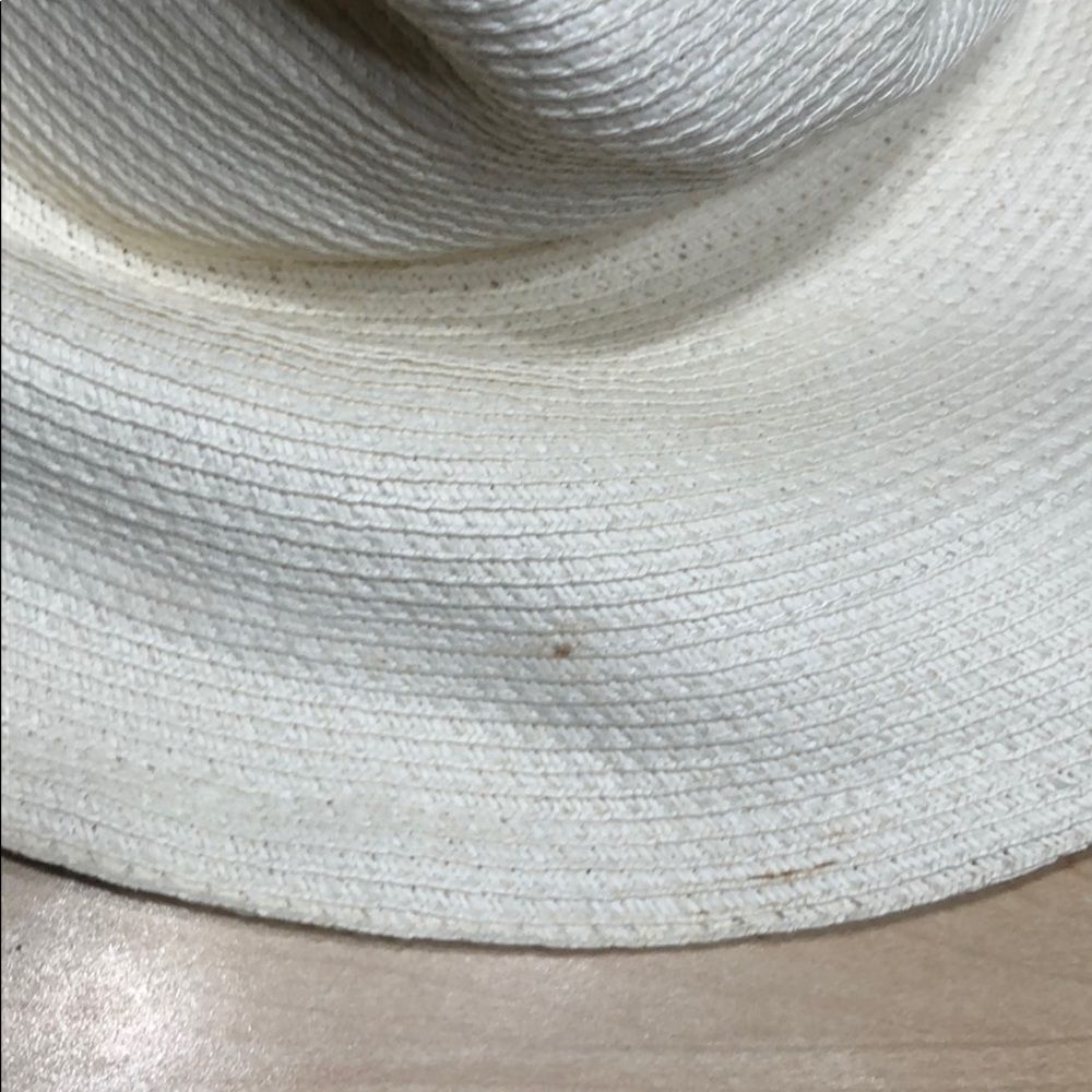 Used floppy hat. White - Picture 7 of 8